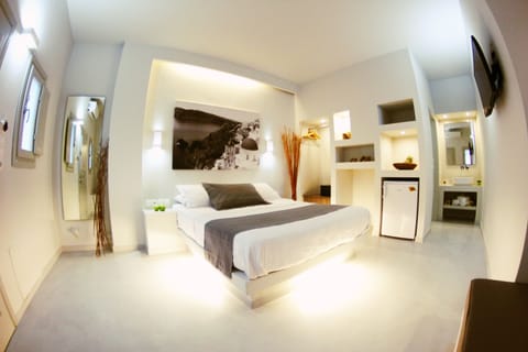 In-room safe, desk, soundproofing, iron/ironing board