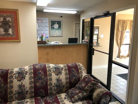 Check-in/check-out kiosk
