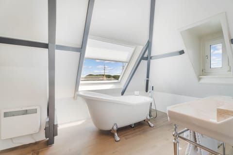 Tower suite | Bathroom | Separate tub and shower, rainfall showerhead, hair dryer, towels