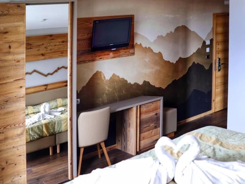 In-room safe, desk, soundproofing, free WiFi