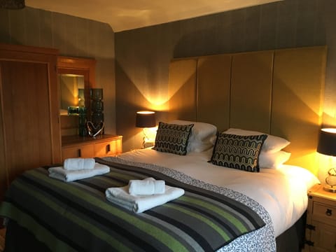 Superior Super-King Size Room | Hypo-allergenic bedding available, iron/ironing board (on request)