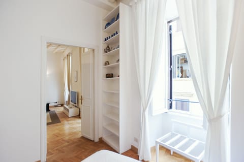 3 bedrooms, individually decorated, individually furnished, desk