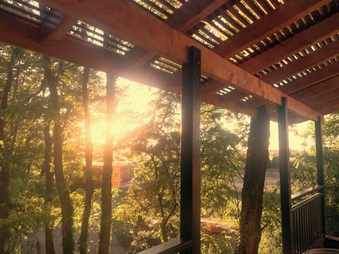 CABANE HAUT PERCHEE | Terrace/patio