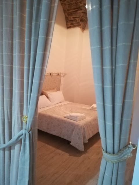 Suite, 2 Bedrooms, Valley View | 1 bedroom, desk, soundproofing, iron/ironing board