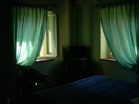 Double or Twin Room | Minibar, in-room safe, individually furnished, blackout drapes