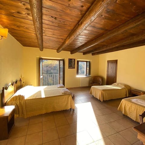 Double Room | 1 bedroom, premium bedding, in-room safe, desk