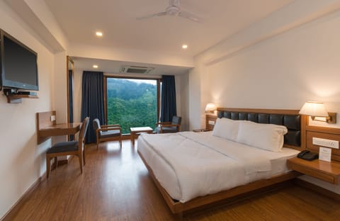 Premium Double Room, 1 King Bed, Non Smoking | Premium bedding, desk, laptop workspace, blackout drapes