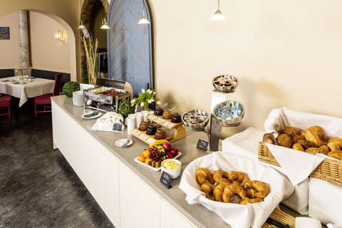 Daily buffet breakfast for a fee