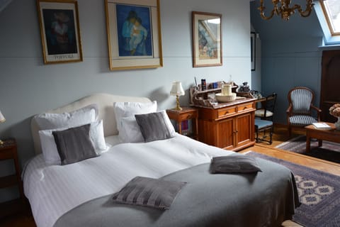 Comfort Suite | Premium bedding, pillowtop beds, individually decorated