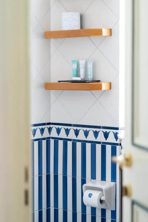 Double or Twin Room, Courtyard View | Bathroom | Bidet