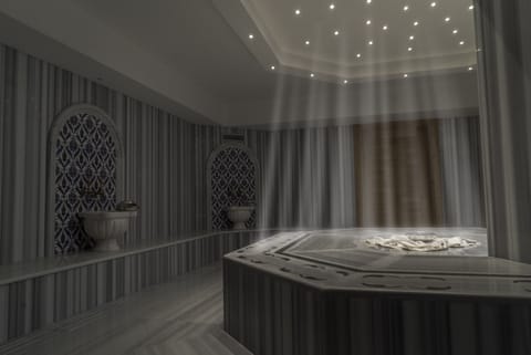 Couples treatment rooms, sauna, hot tub, steam room, body treatments