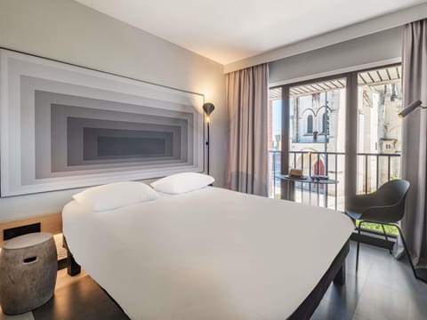 Standard Double Room, 1 Double Bed | Desk, soundproofing, iron/ironing board, free WiFi