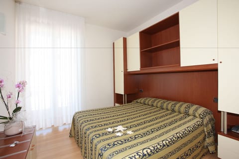 In-room safe, desk, iron/ironing board, free WiFi