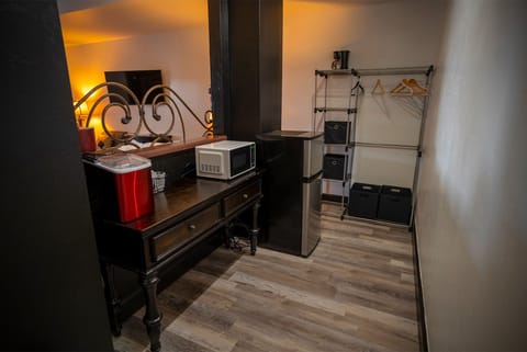 Signature Room, 1 King Bed, Patio, River View | Iron/ironing board, free WiFi, bed sheets, wheelchair access