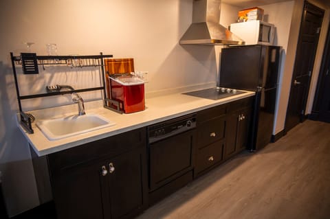 Executive Room | Private kitchen | Coffee/tea maker