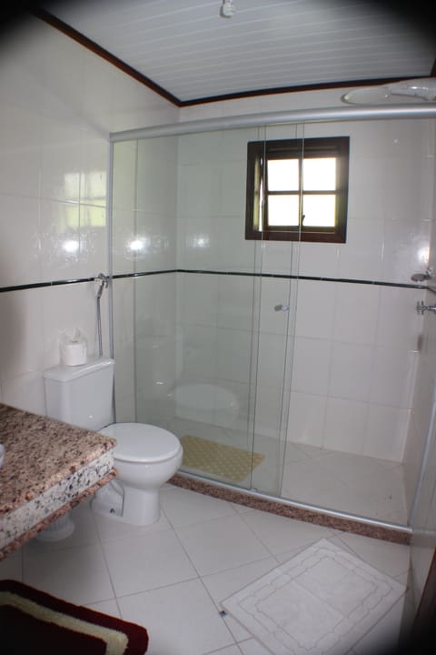 Comfort Triple Room, Multiple Beds, Non Smoking | Bathroom | Shower, free toiletries, hair dryer, bathrobes