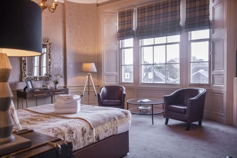 Deluxe Suite, 1 King Bed, Non Smoking | Egyptian cotton sheets, premium bedding, memory foam beds