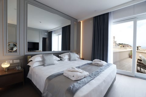 Suite, Lake View | Premium bedding, minibar, in-room safe, free WiFi