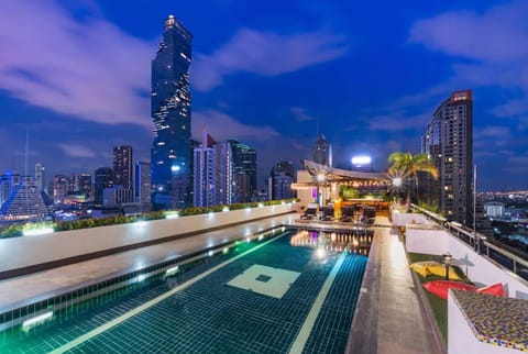 Outdoor pool, sun loungers