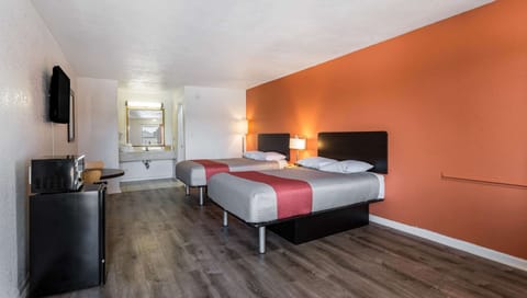 Desk, blackout drapes, soundproofing, free WiFi