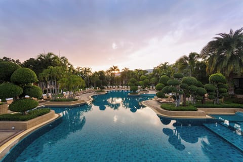 Outdoor pool, sun loungers