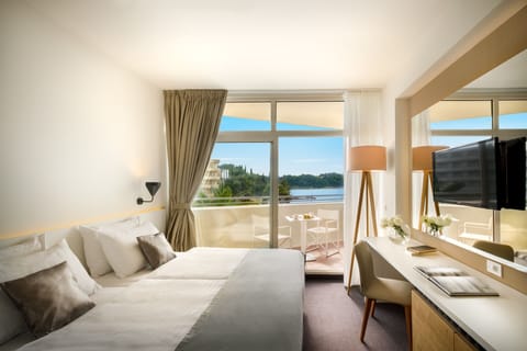 Double room with sea view and balcony | View from room