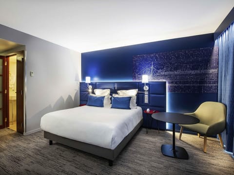 Standard Room, 1 Double Bed | Premium bedding, minibar, in-room safe, desk