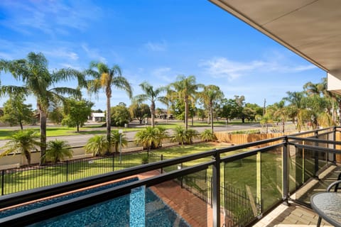 Deluxe Room, 1 King Bed, Non Smoking, Pool View | Iron/ironing board, cribs/infant beds, rollaway beds, free WiFi