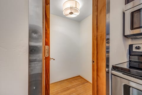 Miller Park Suite | Living area | 40-inch flat-screen TV with cable channels, TV, iPod dock