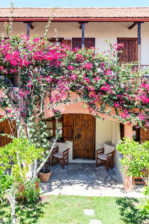 Standard Room, Garden View | Blackout drapes, soundproofing, iron/ironing board, free WiFi