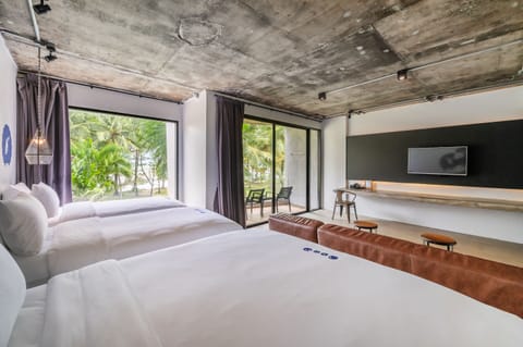 Family Room, Sea View | Minibar, in-room safe, desk, rollaway beds