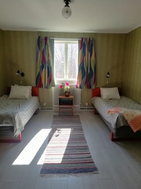 Twin Room, Shared Bathroom | Iron/ironing board, free WiFi, bed sheets
