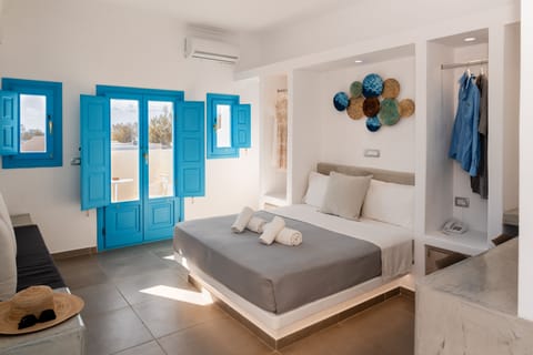 Deluxe with Outdoor Private Hot tub | In-room safe, soundproofing, iron/ironing board, bed sheets