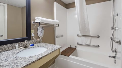 Standard Room, 1 King Bed, Accessible, Non Smoking (Walk-in Shower) | Bathroom | Combined shower/tub, free toiletries, hair dryer, towels