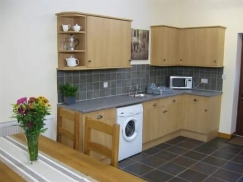 Cottage, Shared Bathroom (The Shippon - Broomedge  ) | Private kitchen