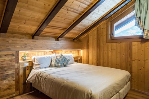 Standard Double Room | Down comforters, pillowtop beds, desk, blackout drapes