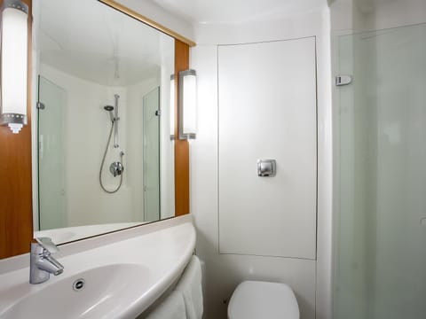 Twin Room, 2 Twin Beds | Bathroom | Shower, eco-friendly toiletries, hair dryer, towels