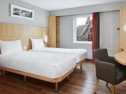 Twin Room, 2 Twin Beds | In-room safe, desk, iron/ironing board, free cribs/infant beds