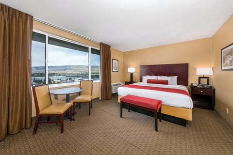 Deluxe Room | Pillowtop beds, soundproofing, iron/ironing board, free WiFi