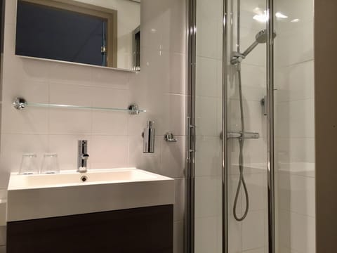 Single Room (with Shower) | Bathroom | Shower, eco-friendly toiletries, hair dryer, towels