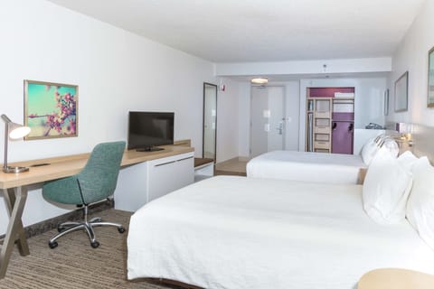 Hypo-allergenic bedding, in-room safe, desk, blackout drapes