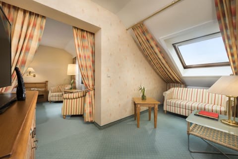 SuperiorPlus Double Room | Living area | 39-inch TV with satellite channels