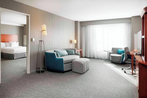 32-inch Smart TV with cable channels, TV, Netflix