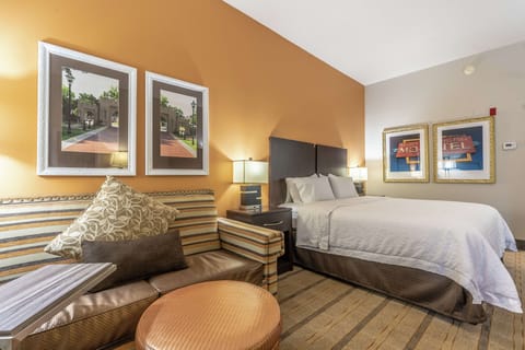 King Bed W Sofabed | Living area | 37-inch LCD TV with cable channels, TV, DVD player