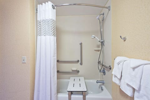 Room, Accessible, Non Smoking | Bathroom | Combined shower/tub, hair dryer, towels