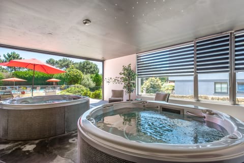 Sauna, hot tub, steam room, body treatments, hot stone massages