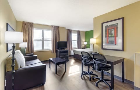 Deluxe Studio, 1 Queen Bed with Sofa bed, Non Smoking | Desk, iron/ironing board, free WiFi, bed sheets