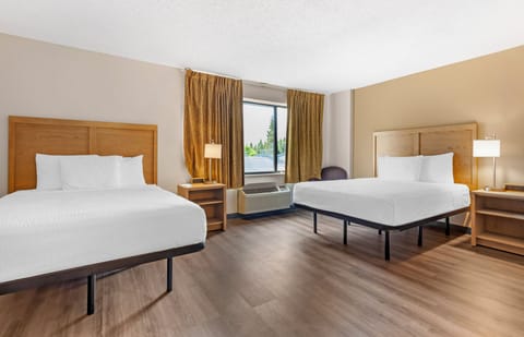 Studio, Multiple Beds, Non Smoking | Blackout drapes, iron/ironing board, WiFi (free), bed sheets