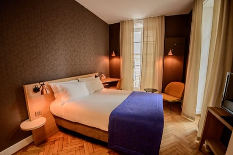 Club Room | Premium bedding, minibar, in-room safe, individually decorated