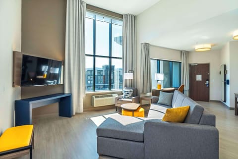 Premium bedding, pillowtop beds, in-room safe, desk